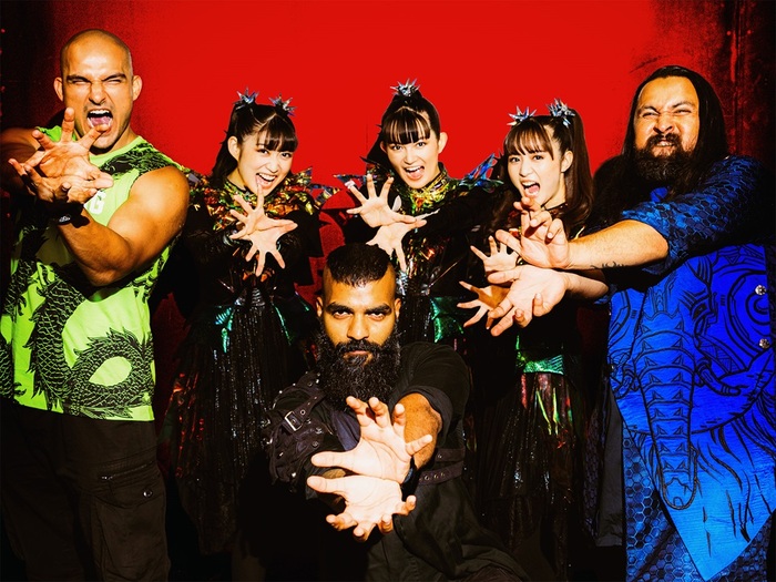 BABYMETAL、ニュー・アルバム『METAL FORTH』からゲストにBLOODYWOOD迎えた先行シングル「Kon! Kon! feat. Bloodywood」配信スタート＆MV公開！