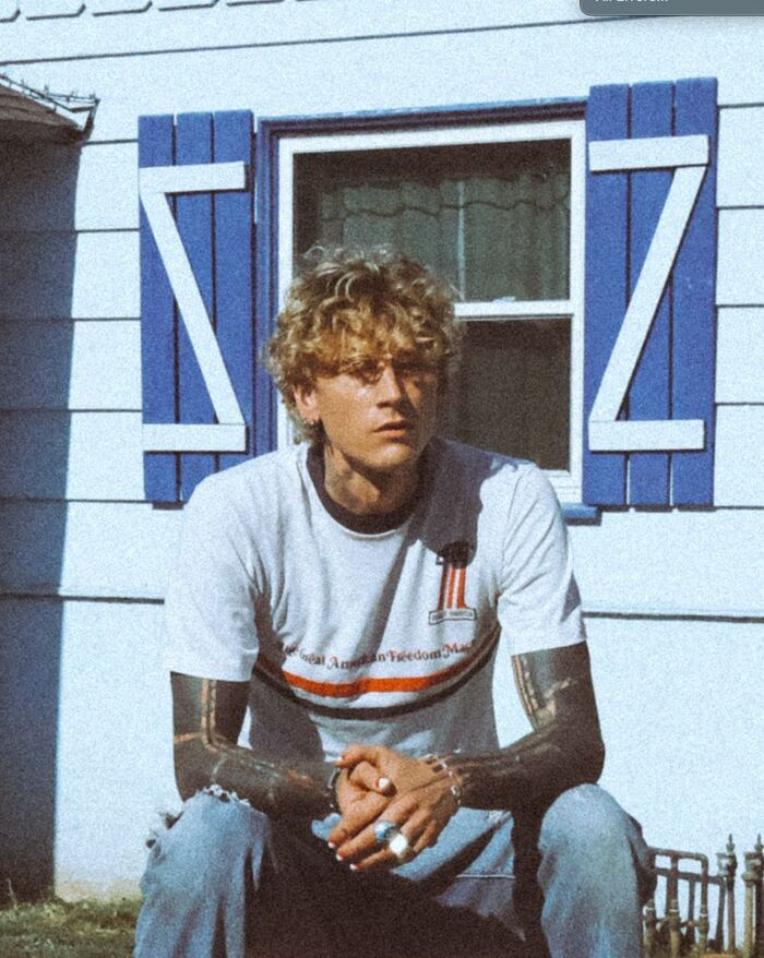 MGK、最新アルバム『Lost Americana』より夏のドライヴにぴったりのシングル「Miss Sunshine」リリース！ミニチュアの世界描くMV公開！
