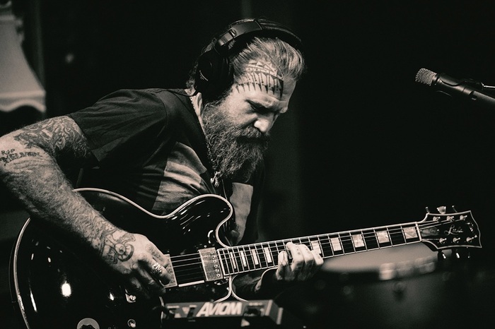 元MASTODONのBrent Hinds、交通事故により逝去