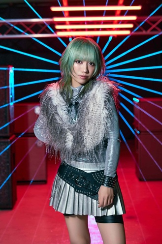 Toki（ex-Aldious）、Miho（ex-LOVEBITES）等による世界を目指す