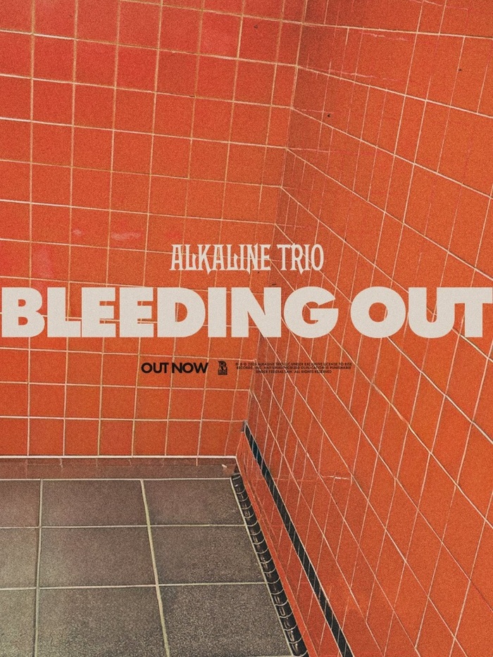 ALKALINE TRIO、Travis Barker（BLINK-182）プロデュースの新曲「Bleeding Out」リリース＆MV公開！