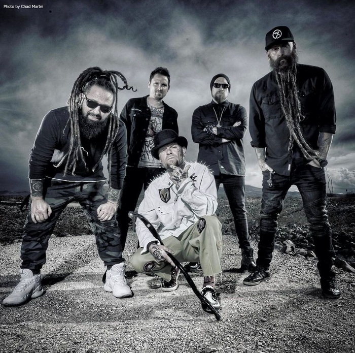 FIVE FINGER DEATH PUNCH、結成20周年記念ベスト・アルバム『Best Of - Volume 2』10/24リリース決定！BABYMETAL迎えた「The End (2025 Version)」リリック・ビデオ公開！
