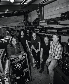 FOO FIGHTERS、ニュー・シングル「Asking For A Friend」発表！新ドラマーにIlan Rubin迎えた新体制初リリース！