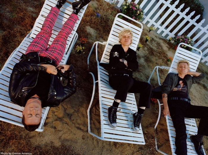 GREEN DAY、『Saviors』ツアーを振り返る「Suzie Chapstick」MV公開!
