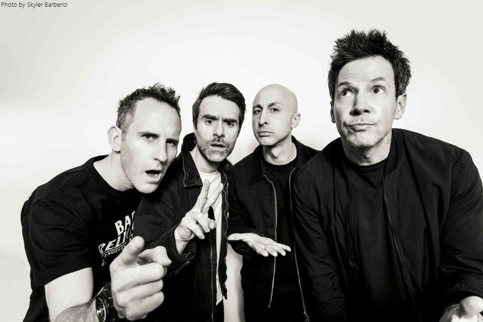 SIMPLE PLAN、初ドキュメンタリー作品"The Kids In The Crowd"サウンドトラック本日10/24フィジカル・リリース！