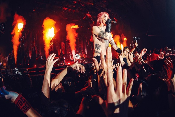 hyde_live3.jpg