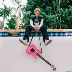 MGK、アルバム『Tickets To My Downfall』に未発表曲5曲を追加した5周年盤リリース！5曲のビデオも公開！