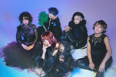 メロディック・メタルの新鋭 Monochrome Cinderella、1stアルバム『Beyond The ANSEmble』よりCoco（Omelas）ゲストに迎えた「Against The Grey Vortex」先行配信開始！