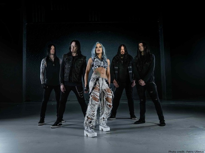 ARCH ENEMYからAlissa White-Gluz（Vo）が脱退。Alissaはソロ活動開始、ソロ・アルバムより第1弾楽曲「The Room Where She Died」公開