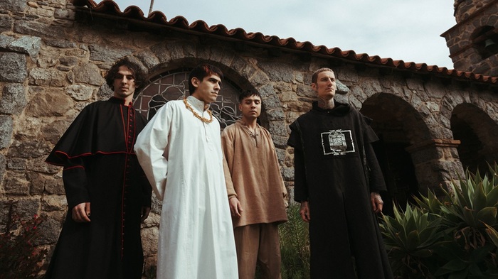 CROWN THE EMPIRE、ベース・ヴォーカル Hayden Treeが脱退を発表