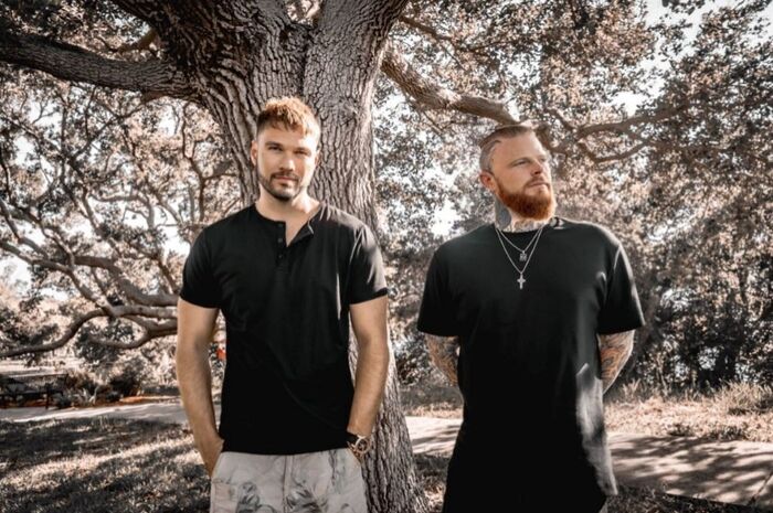 Tilian Pearson（ex-DANCE GAVIN DANCE）とLee McKinney（ex-BORN OF OSIRIS）の新バンド DEAD AIR DIVINE、デビュー・アルバム『The Answer』より「Beg Your Pardon (Ft. Myke Terry)」公開！