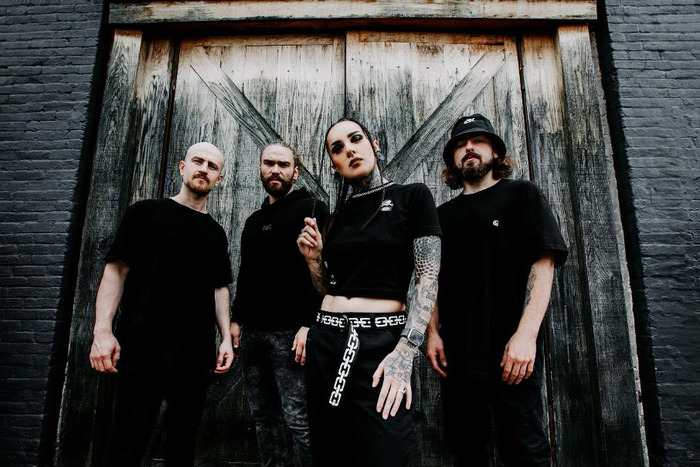 JINJER、Tatiana Shmayluk（Vo）による「Duél」ワンテイク・ヴォーカル・パフォーマンス映像公開！