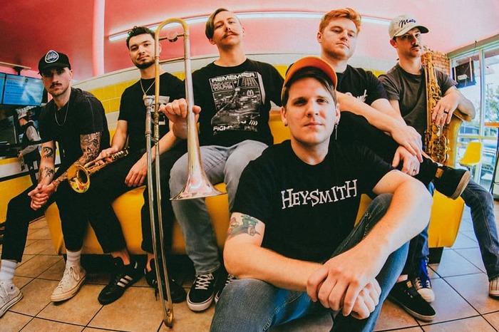 米ニューヨーク発ブラス・エモ・バンド MILLINGTON、4/18出演HEY-SMITH主催ツアー仙台公演のサポートに管楽器4人組ガールズ・グループ MOSのLotta参加