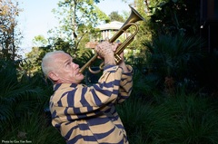 RED HOT CHILI PEPPERSのベーシスト Flea、初ソロ・アルバム『Honora』よりFrank Ocean「Thinkin Bout You」のカバー配信＆ヴィジュアライザー公開！