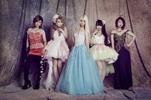 Aldious × 激ロック × ヴィレッジヴァンガード コラボTシャツ＆ラバーバンド＆サイン色紙