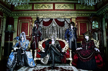 Versailles 限定デザインTシャツ（黒）＆ラバーバンド（白）＋サイン入り色紙