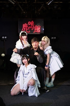 LEIWAN メンバー全員直筆サイン入り目黒鹿鳴館コラボTシャツ（2XL